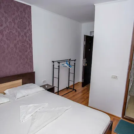 Отель Tropicana 2*